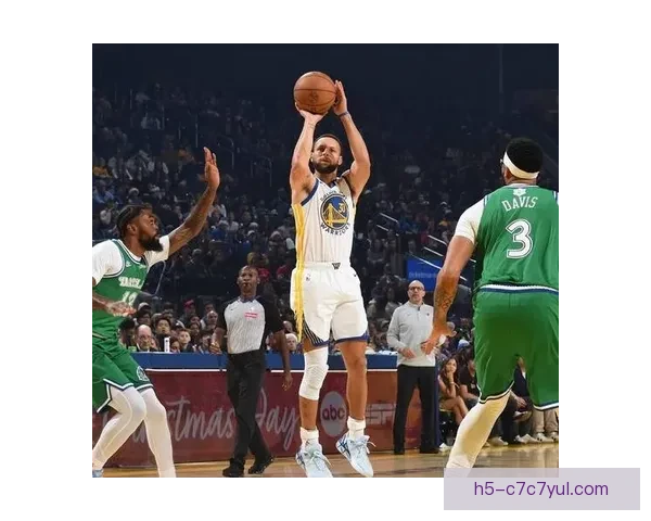 勇士55三分仍胜太阳末节崩盘