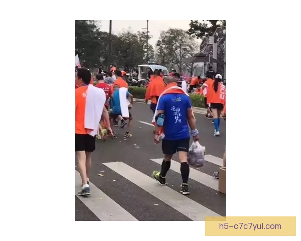 劈叉干扰偷补给成马选手被禁赛