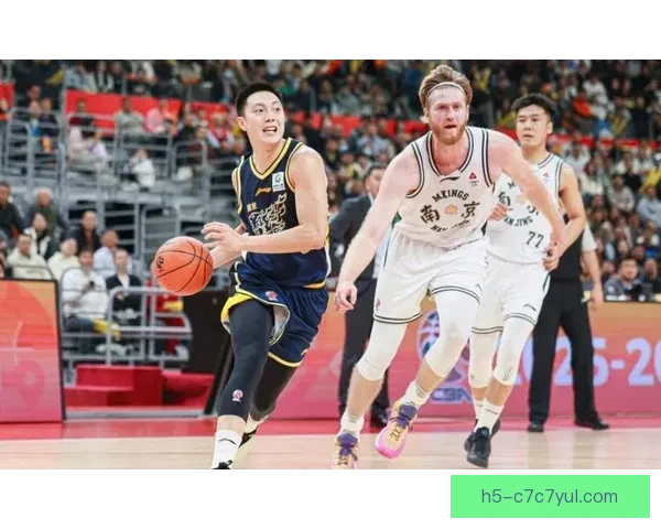 同曦发布会谈篮板防守与新人成长